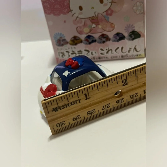 Takara Tomy Sanrio Hello Kitty DieCast Car - Picture 10 of 11